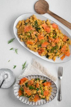 Fusilli met prei en gerookte zalm