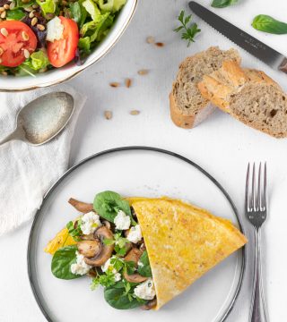 Omelet met champignons en kruidenkaas