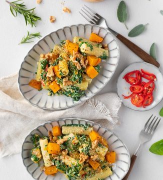 Pasta met geroosterde pompoen, spinazie en ricotta