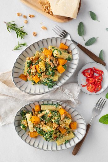 Pasta met geroosterde pompoen, spinazie en ricotta