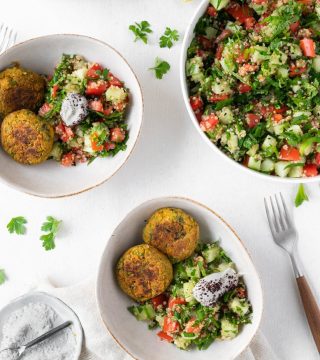 Quinoatabouleh met falafel