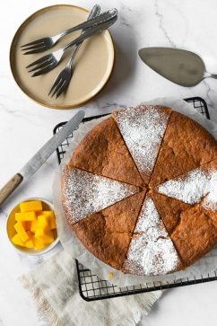 Yoghurt mango cake geheel