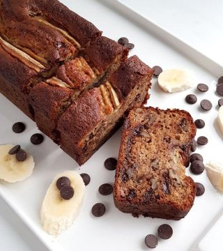 Bananenbrood met pure chocolade en noten