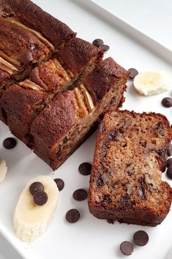 Bananenbrood met pure chocolade en noten