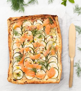 kruidenplaattaart met courgette en zalm-vierkant-2