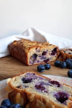 Ontbijtcake met appel en blauwe bes